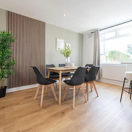 公寓 Large 3 Bedroom With Parking - Close To And Amenities - Perfect For Long 利兹