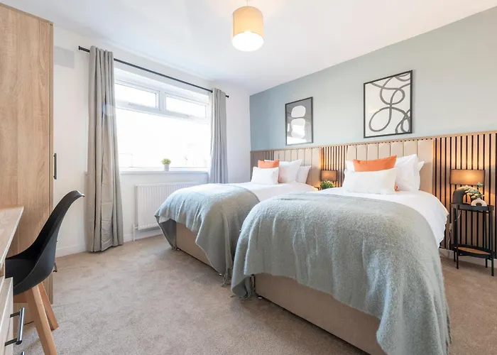 Spacious 3 Bedroom With Parking - Close To And Amenities - Perfect For Long Lägenhet *