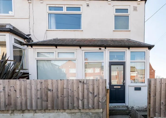 Lägenhet Spacious 3 Bedroom With Parking - Close To And Amenities - Perfect For Long *