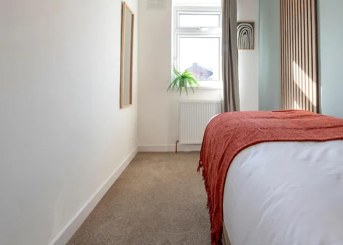 Spacious 3 Bedroom With Parking - Close To And Amenities - Perfect For Long Lägenhet *